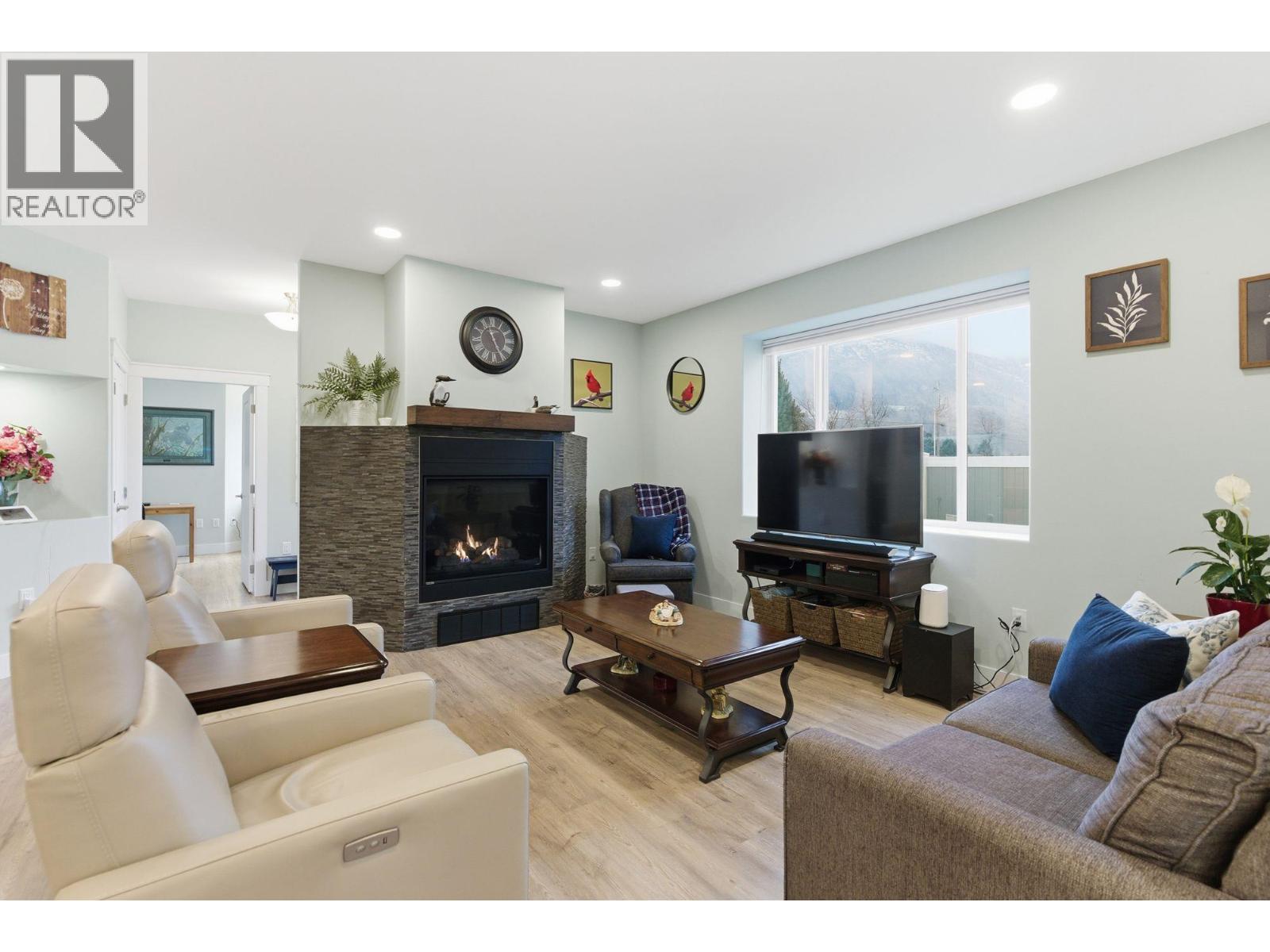 402 11 Avenue, Keremeos, British Columbia  V0X 1N3 - Photo 5 - 10384859