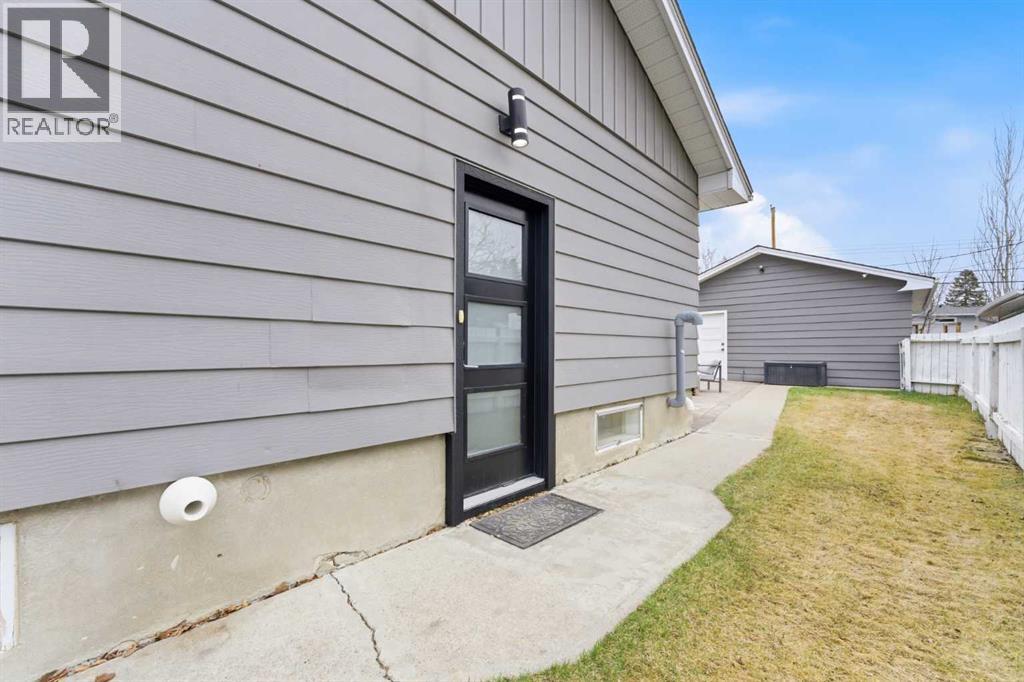 1412 89 Avenue Sw, Calgary, Alberta  T2V 0W8 - Photo 35 - A2301481