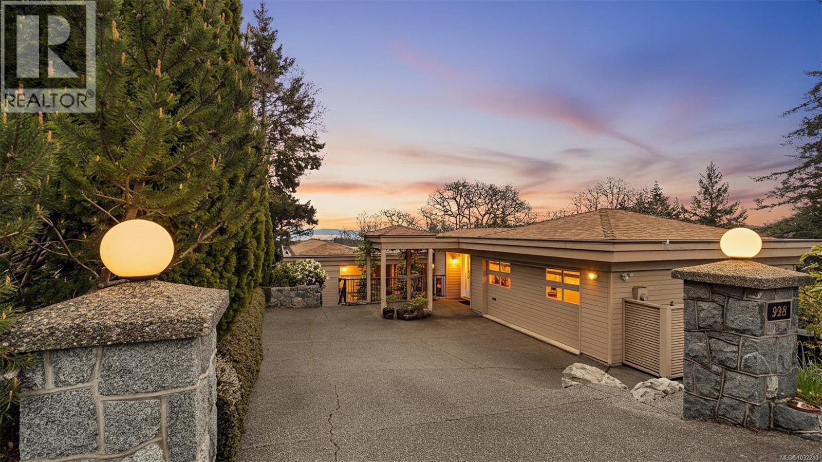 928 Cobblestone Lane, Saanich, British Columbia