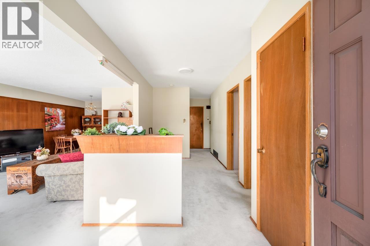 6036 Knight Street, Vancouver, British Columbia  V5P 2V5 - Photo 5 - R3115546