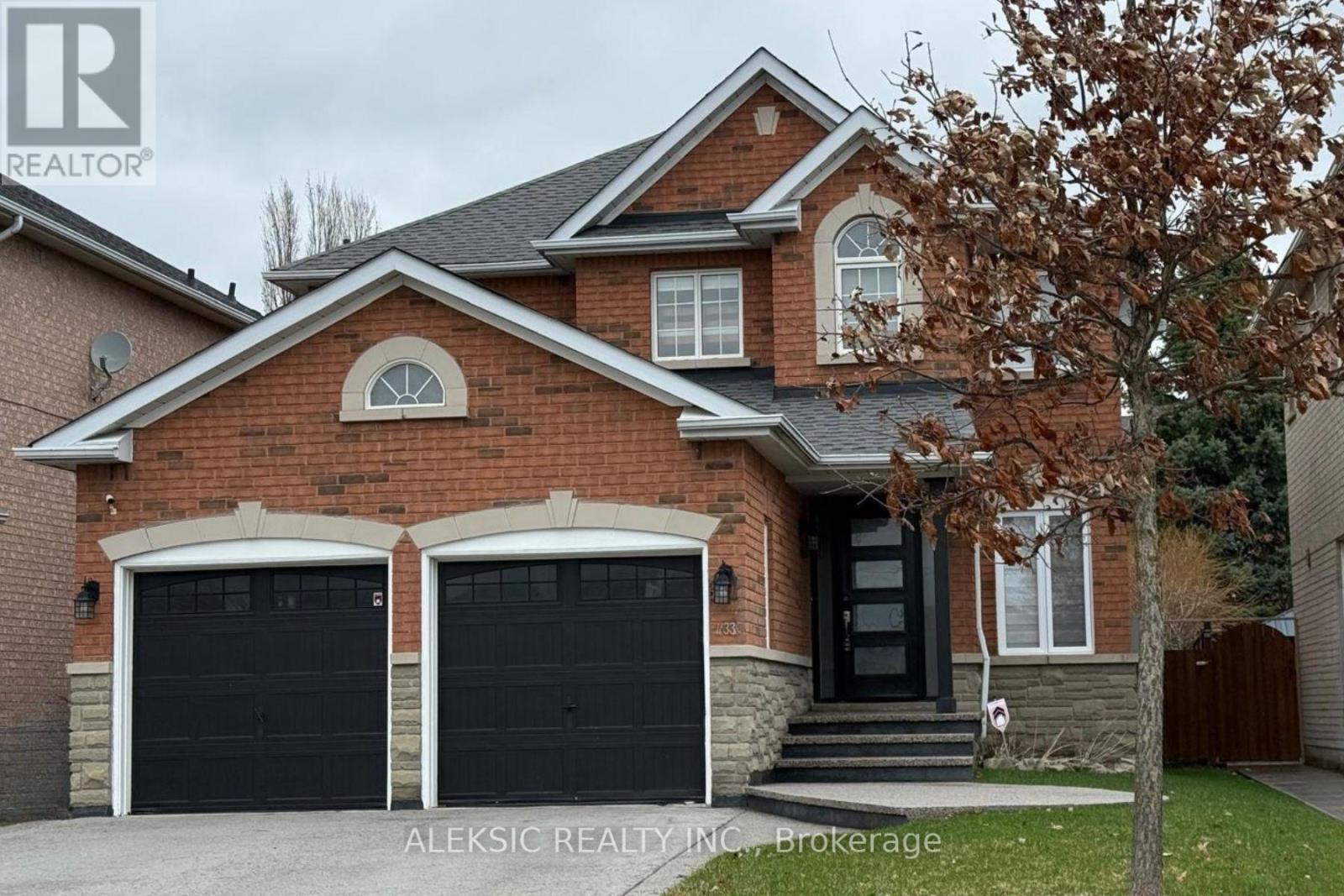 33 Hillpath Crescent, Brampton, Ontario  L6Z 4T7 - Photo 2 - W12985700