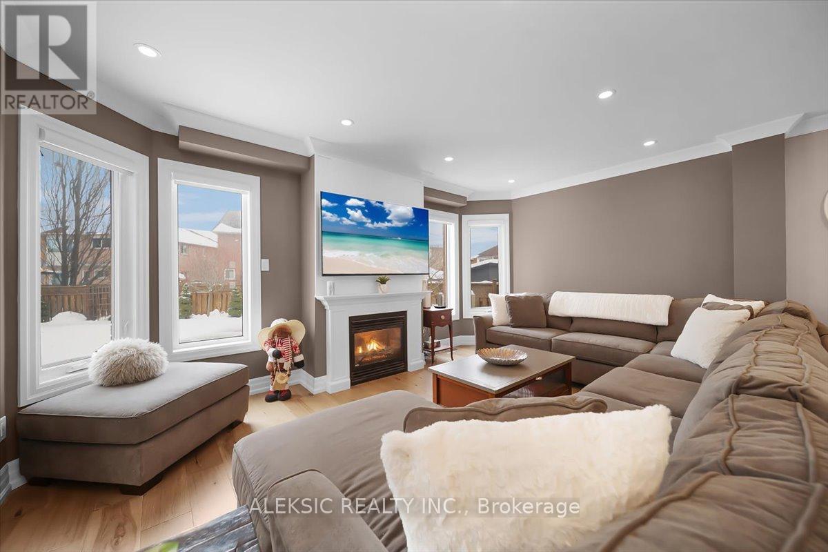 33 Hillpath Crescent, Brampton, Ontario  L6Z 4T7 - Photo 9 - W12985700