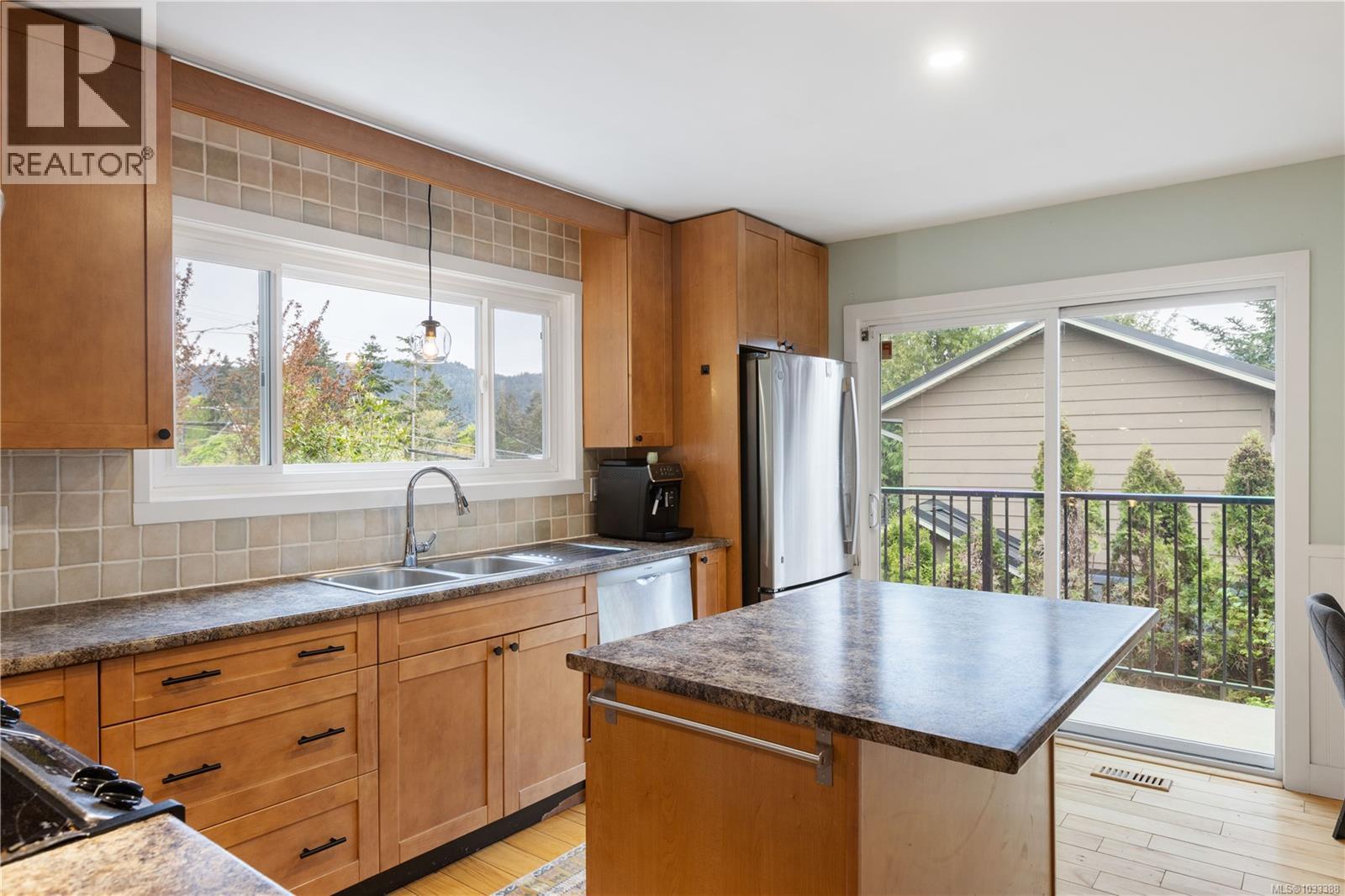 860 Verdier Ave, Central Saanich, British Columbia  V8M 1C5 - Photo 13 - 1033388