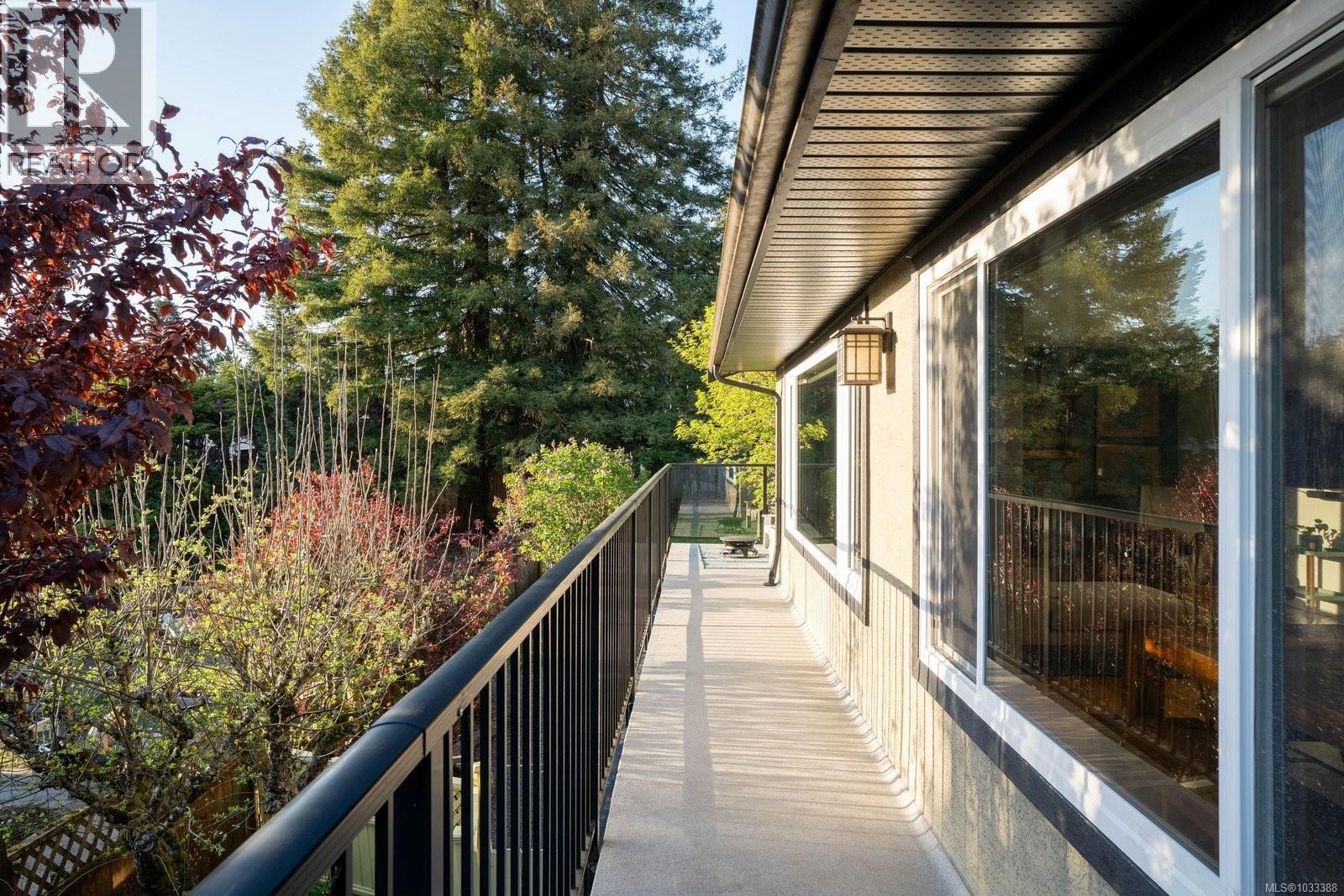 860 Verdier Ave, Central Saanich, British Columbia  V8M 1C5 - Photo 29 - 1033388