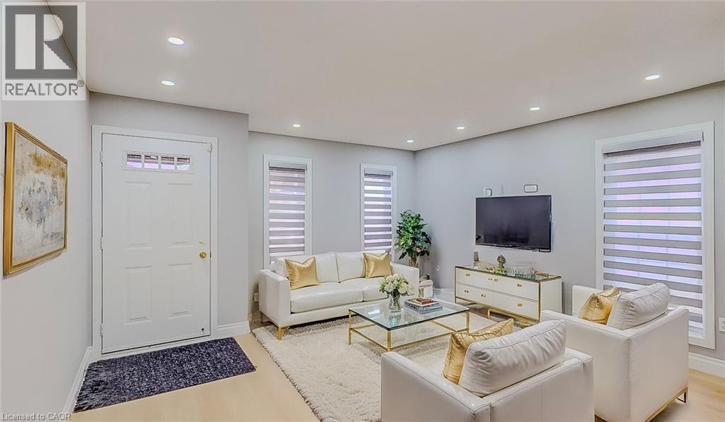 133 Wake Robin Drive, Kitchener, Ontario  N2E 3L6 - Photo 5 - 40817600