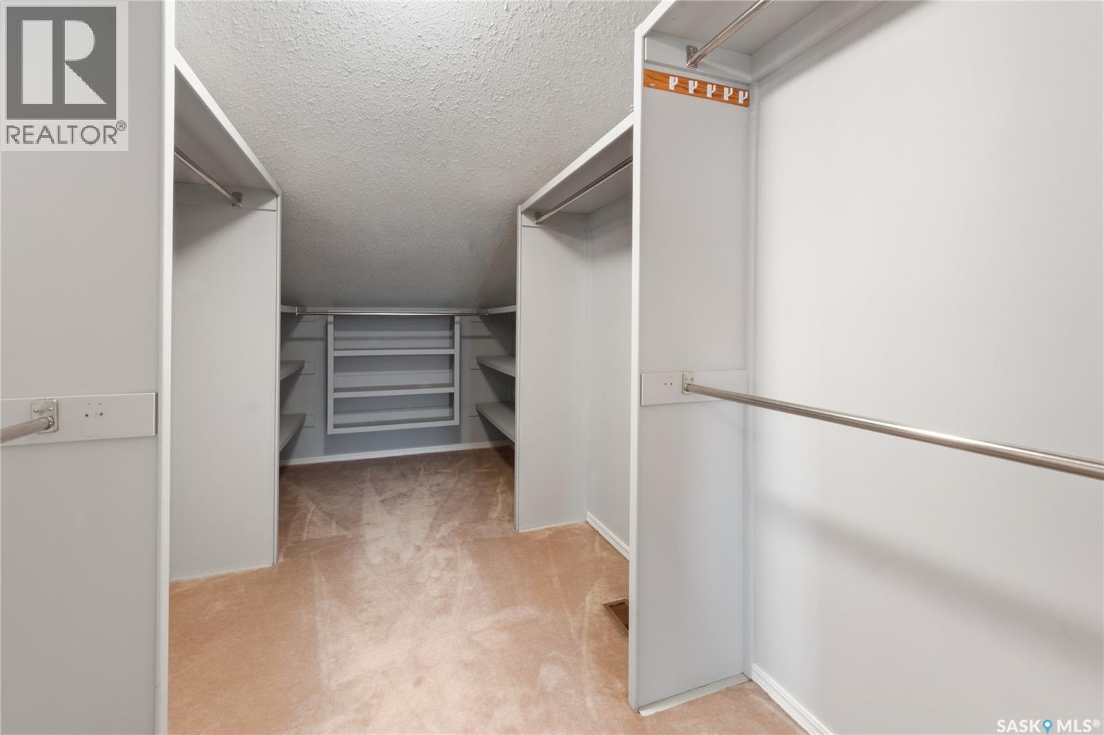 215 Mallin Crescent, Saskatoon, Saskatchewan  S7K 7X3 - Photo 31 - SK033935