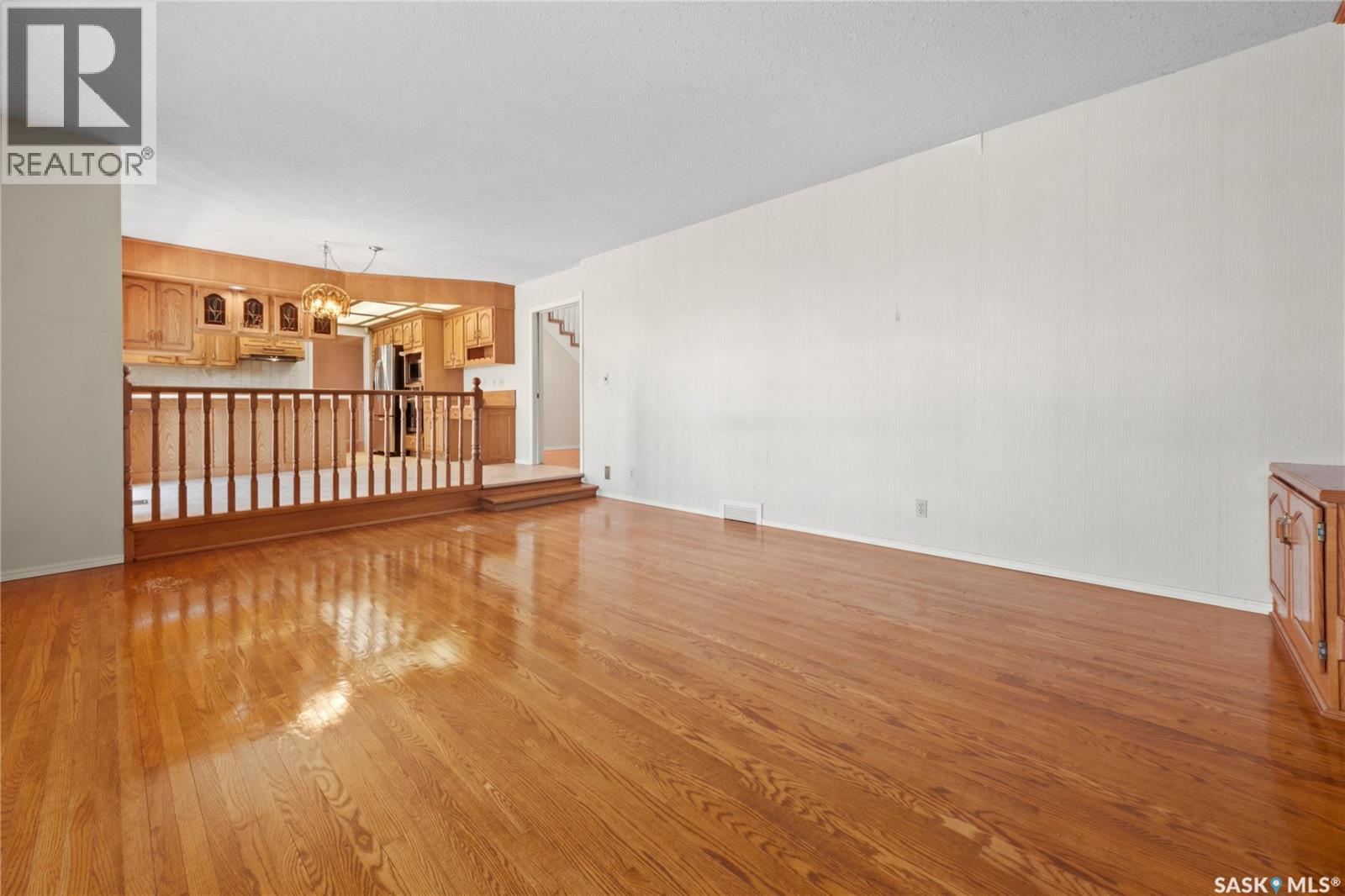 215 Mallin Crescent, Saskatoon, Saskatchewan  S7K 7X3 - Photo 9 - SK033935