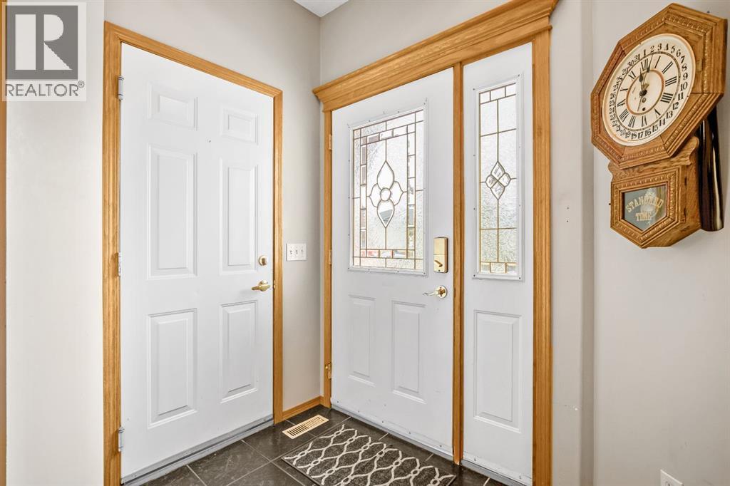 10 Madison Court, Strathmore, Alberta  T1P 1M5 - Photo 2 - A2299534