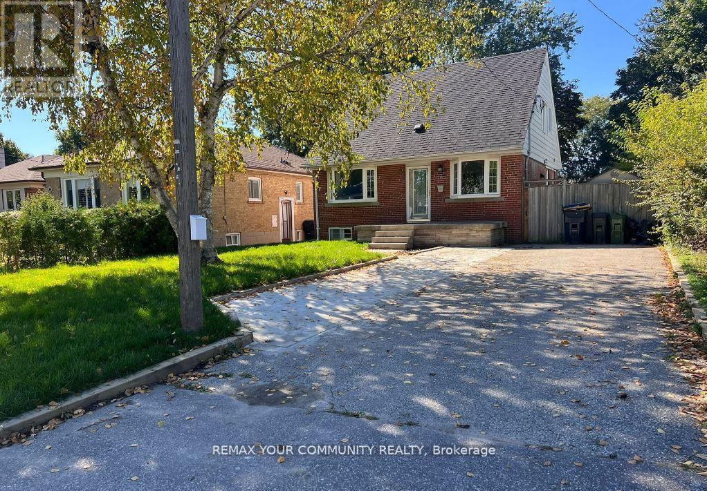 16 ROBERTSFIELD CRESCENT, Toronto, Ontario