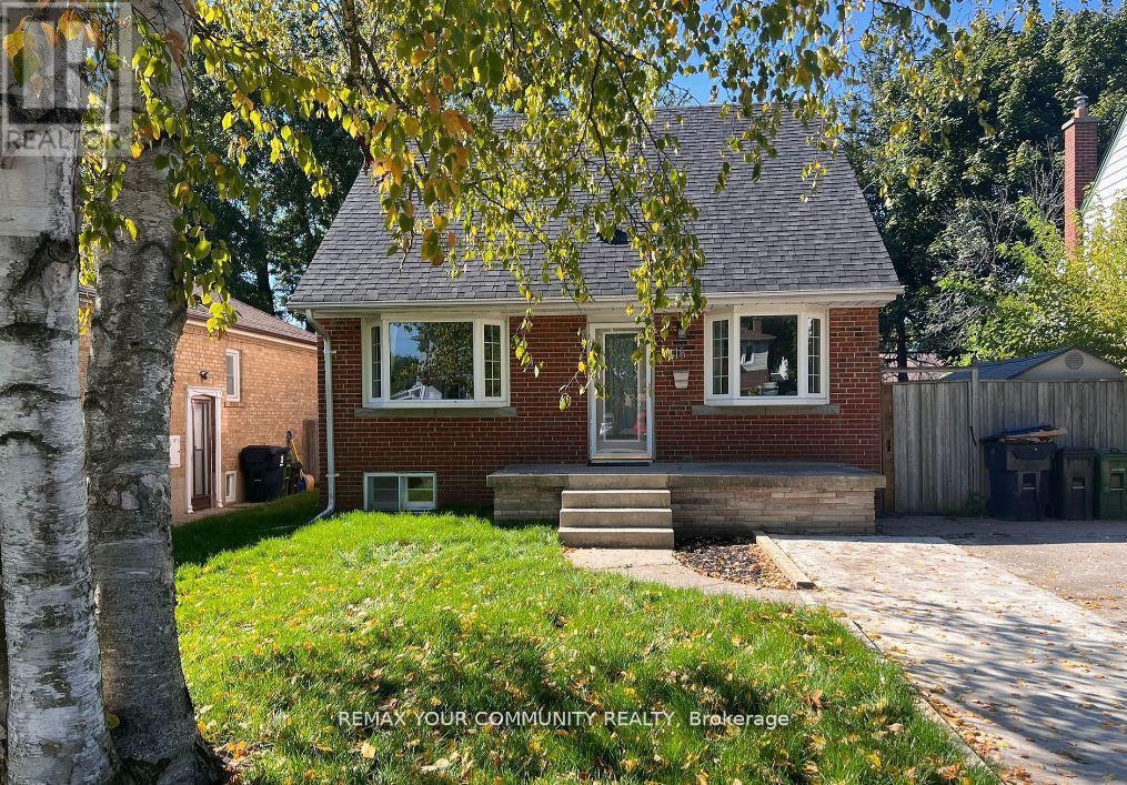 16 Robertsfield Crescent, Toronto, Ontario  M1R 2X2 - Photo 2 - E13043636