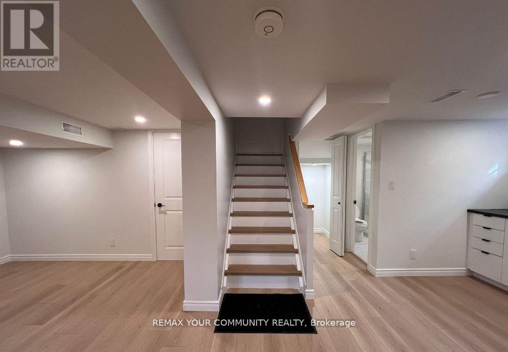 16 Robertsfield Crescent, Toronto, Ontario  M1R 2X2 - Photo 9 - E13043636