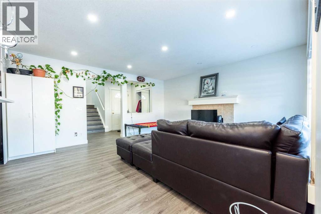 33 Martha's  Meadow Place NE, Calgary, Alberta  T3J 4N6 - Photo 11 - A2288479