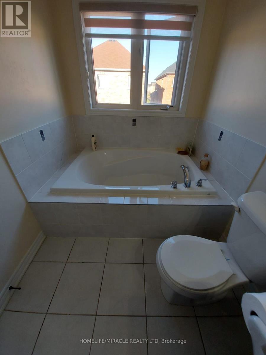 14 Ebury Drive, Brampton, Ontario  L6X 0Z3 - Photo 10 - W13043612