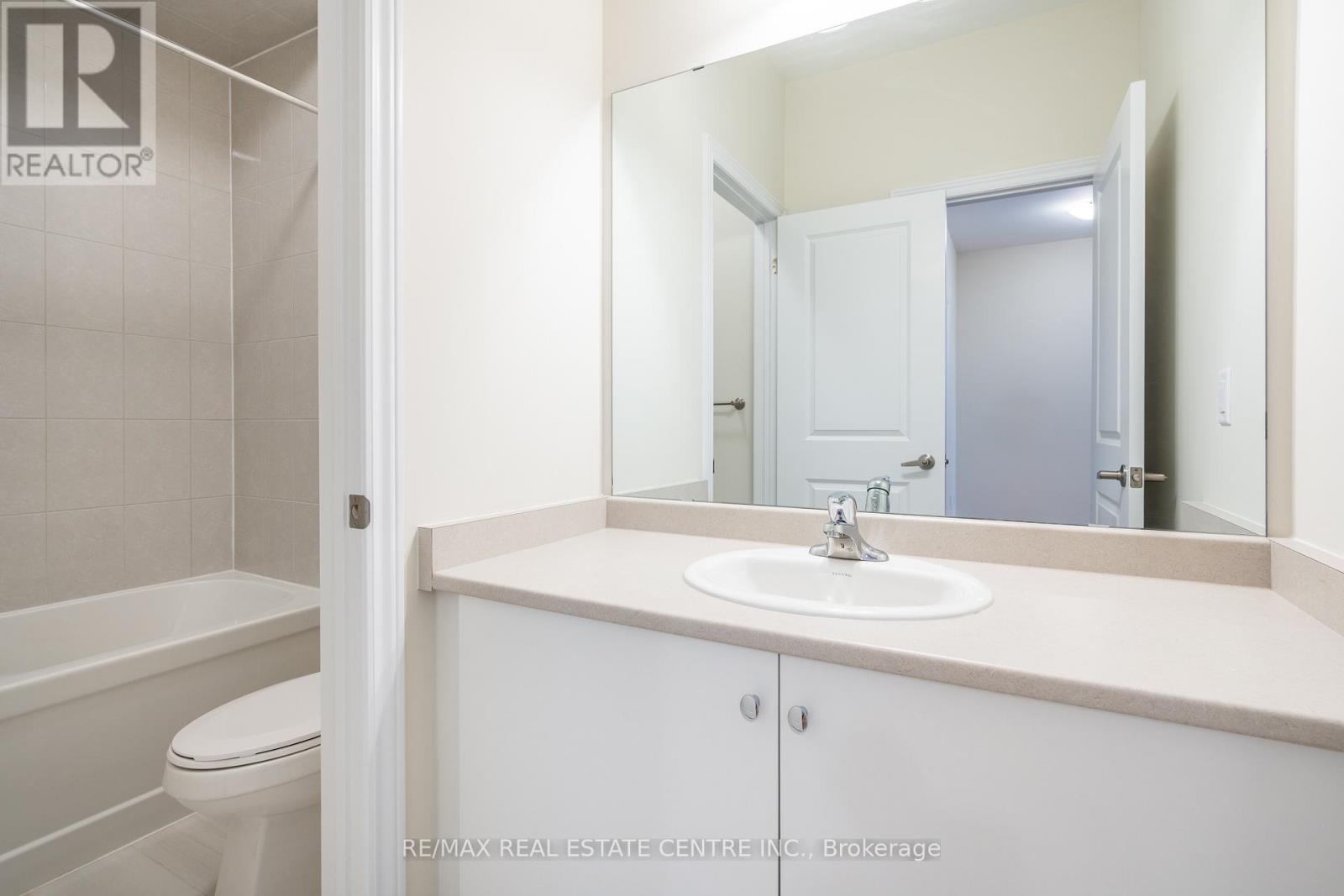 1426 Almonte Drive, Burlington, Ontario  L7P 0V8 - Photo 18 - W13043616