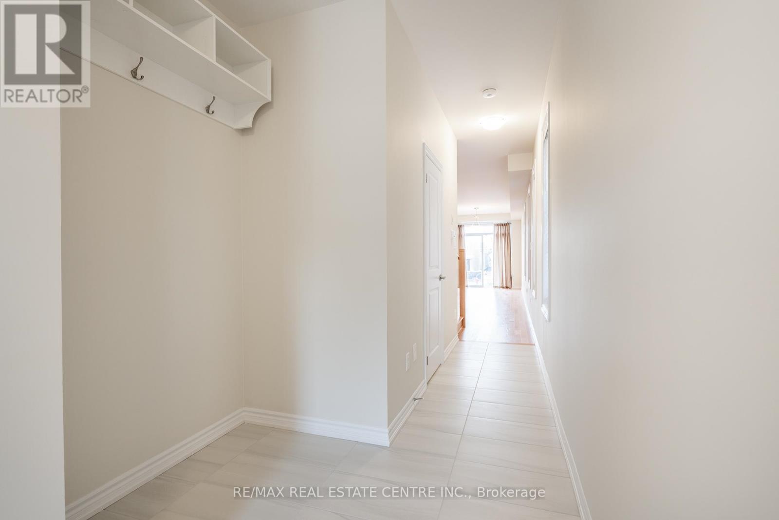 1426 Almonte Drive, Burlington, Ontario  L7P 0V8 - Photo 4 - W13043616