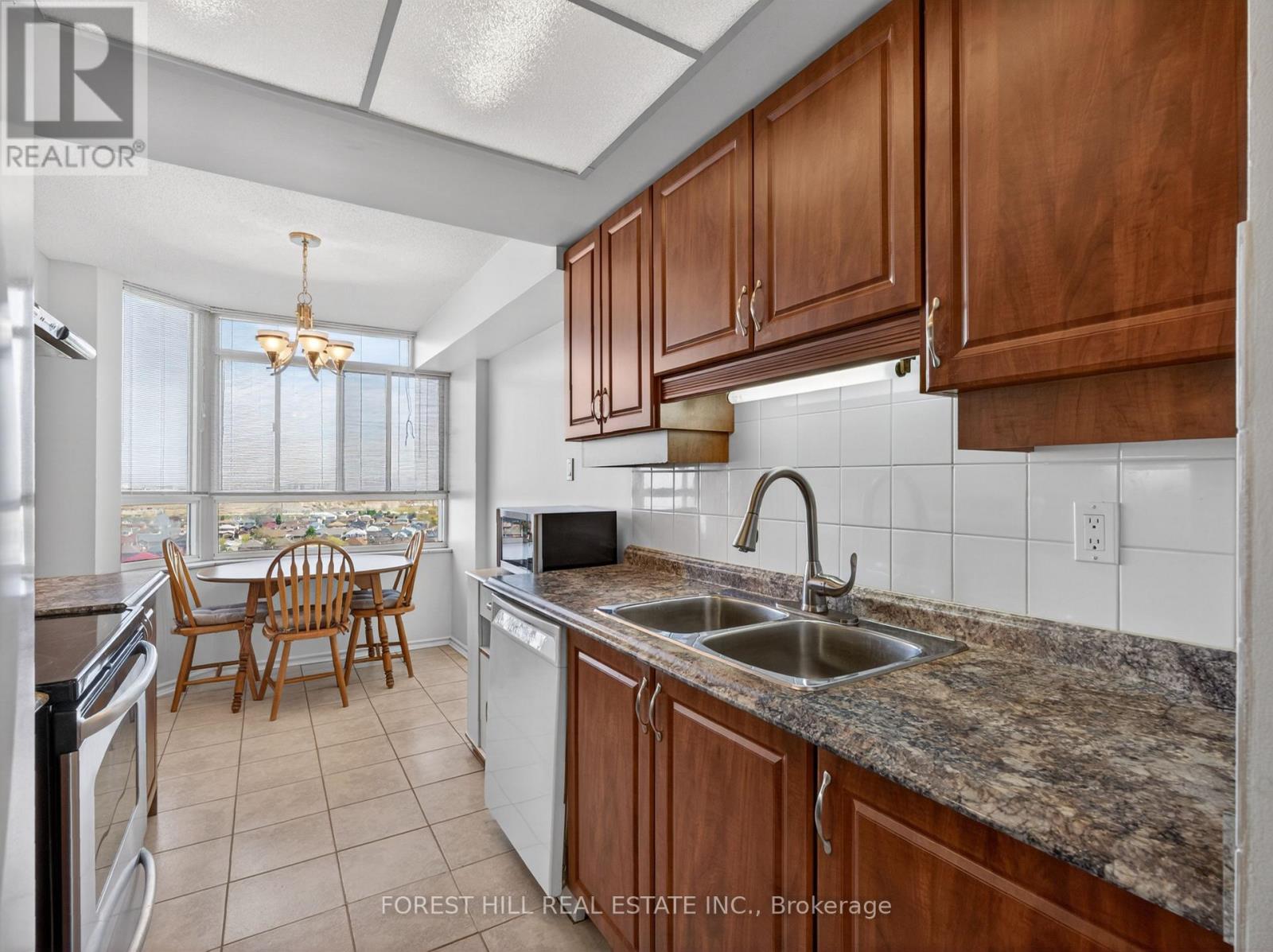 1201 - 100 County Court Boulevard, Brampton, Ontario  L6W 3X1 - Photo 14 - W13043662