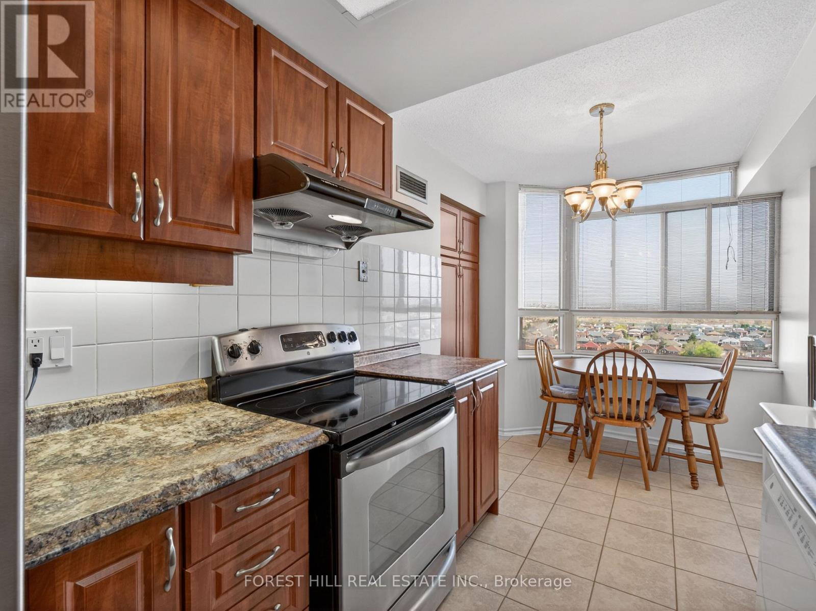 1201 - 100 County Court Boulevard, Brampton, Ontario  L6W 3X1 - Photo 15 - W13043662