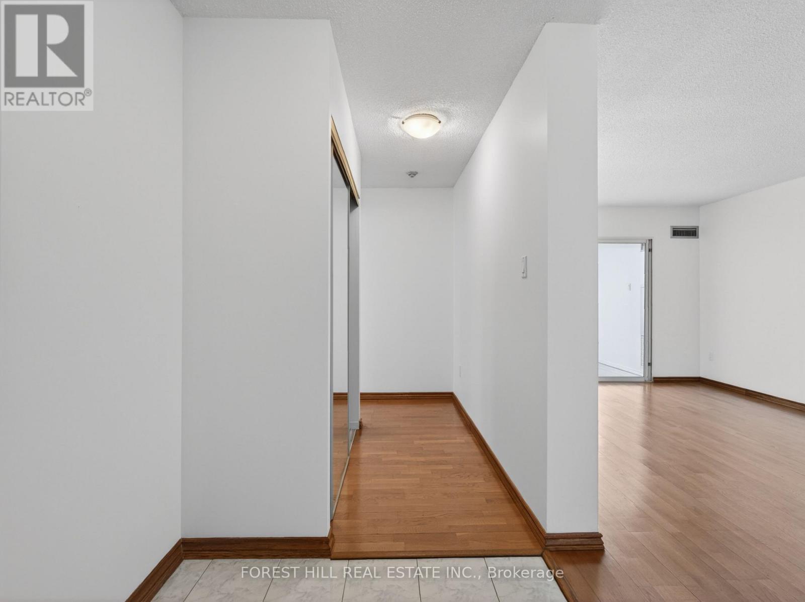 1201 - 100 County Court Boulevard, Brampton, Ontario  L6W 3X1 - Photo 4 - W13043662