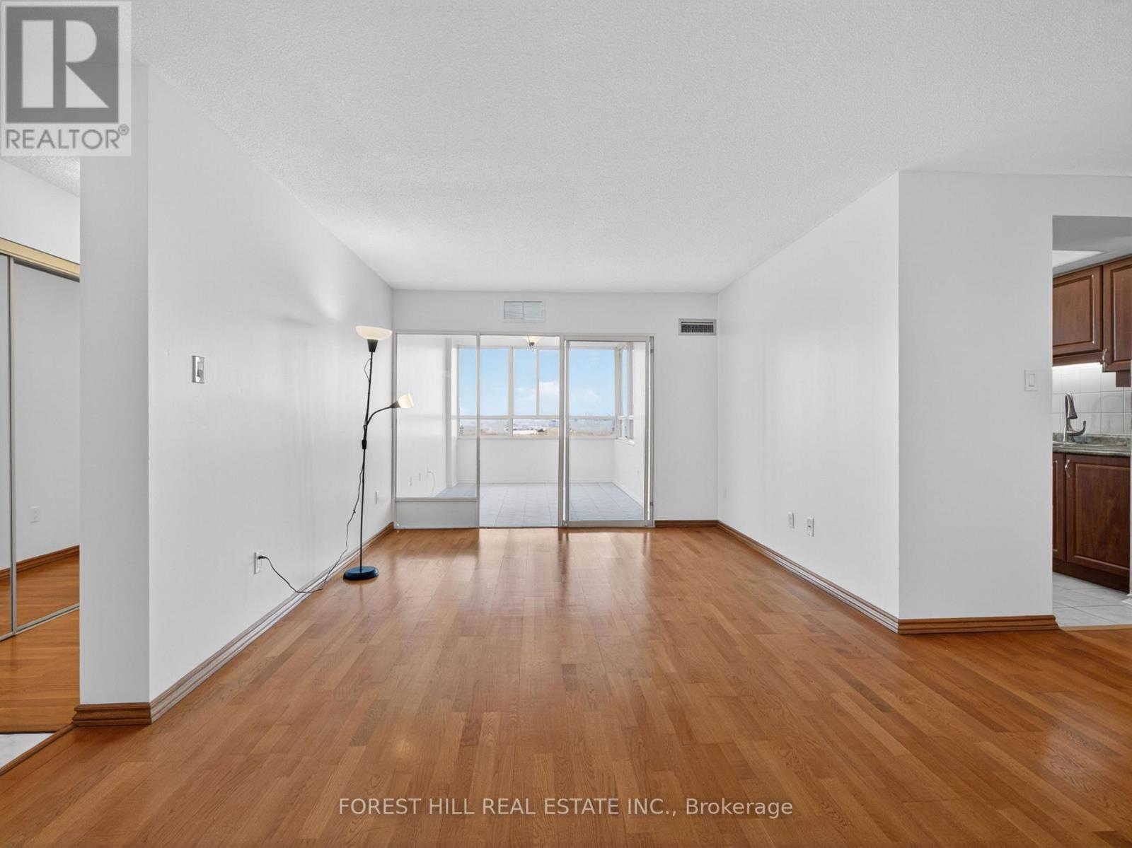 1201 - 100 County Court Boulevard, Brampton, Ontario  L6W 3X1 - Photo 8 - W13043662