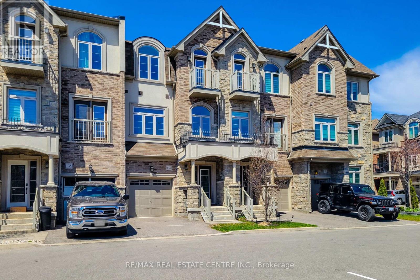 137 Borers Creek Circle, Hamilton, Ontario  L8B 1W3 - Photo 2 - X13043620