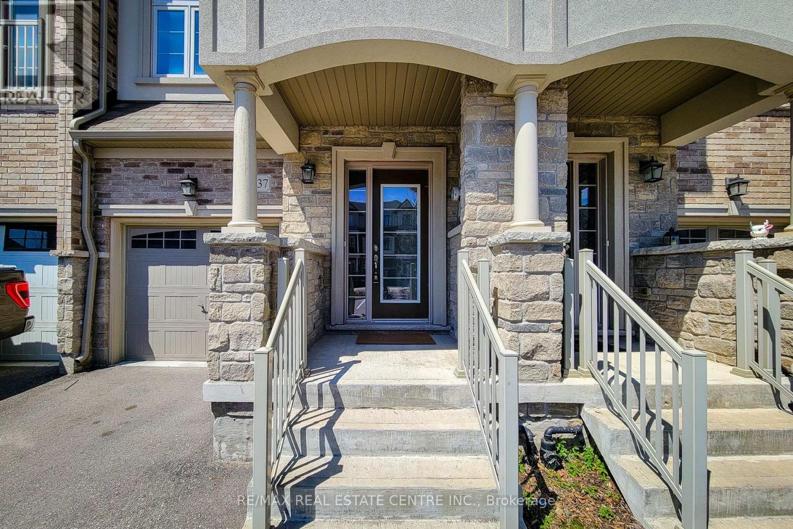 137 Borers Creek Circle, Hamilton, Ontario  L8B 1W3 - Photo 5 - X13043620