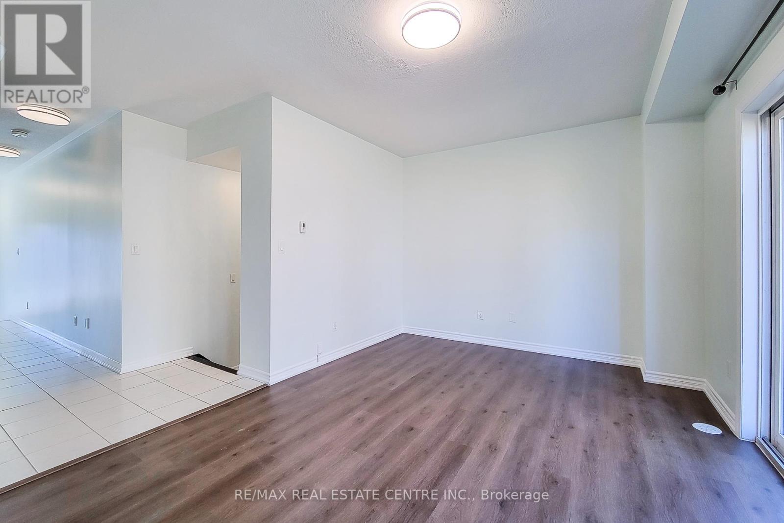 137 Borers Creek Circle, Hamilton, Ontario  L8B 1W3 - Photo 8 - X13043620