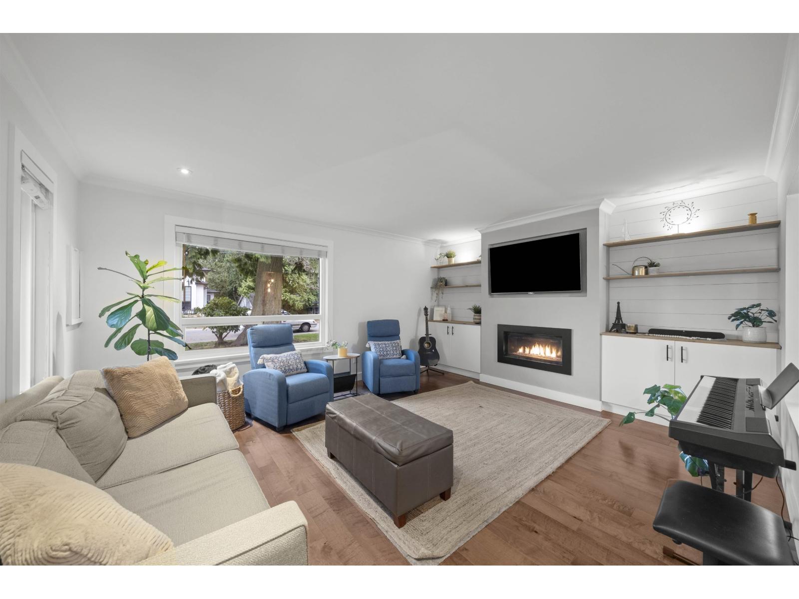 13507 15 Avenue, Surrey, British Columbia  V4A 5H4 - Photo 2 - R3115757