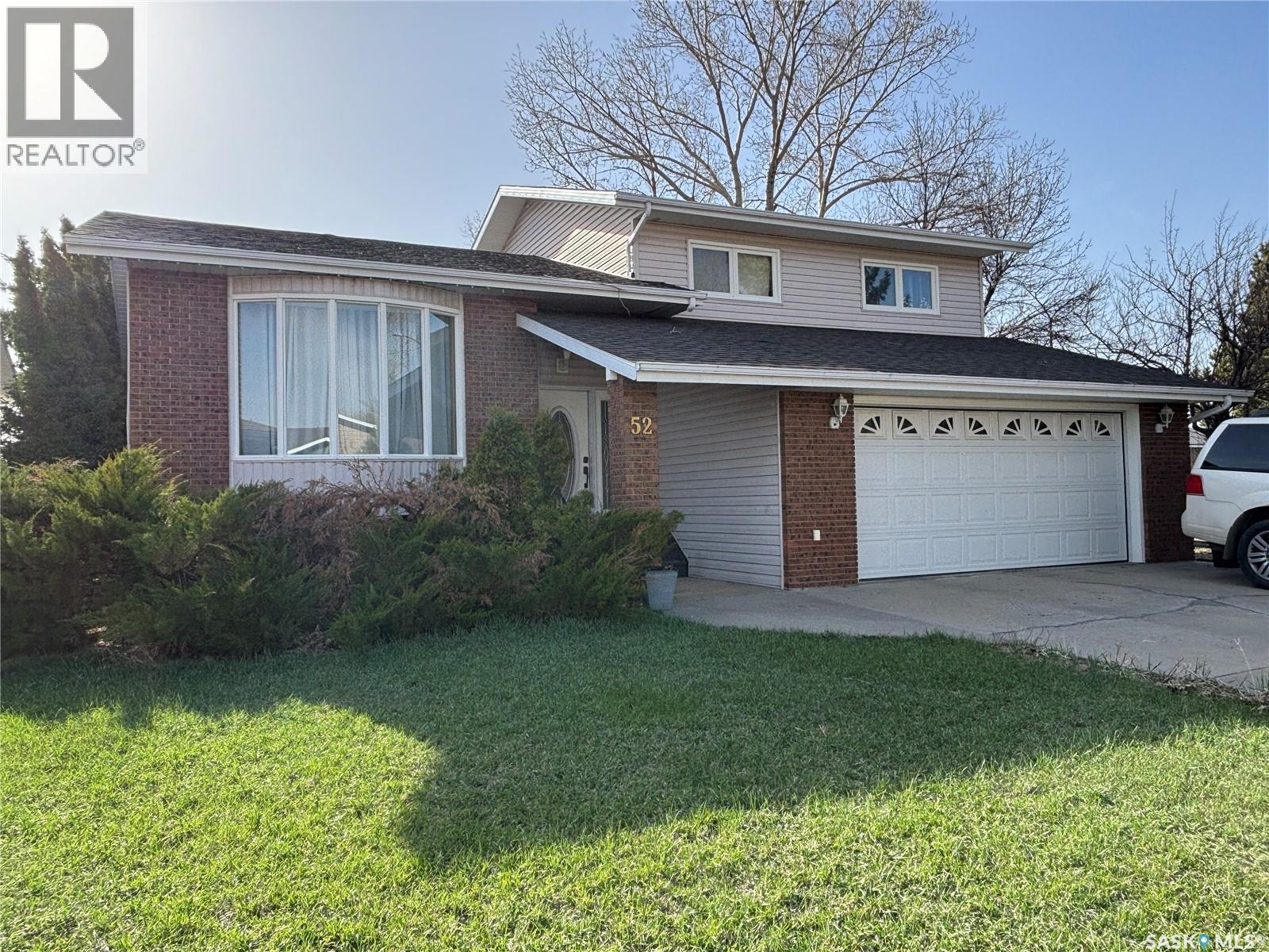 52 Harrigan Crescent, Maple Creek, Saskatchewan  S0N 1N0 - Photo 2 - SK033934