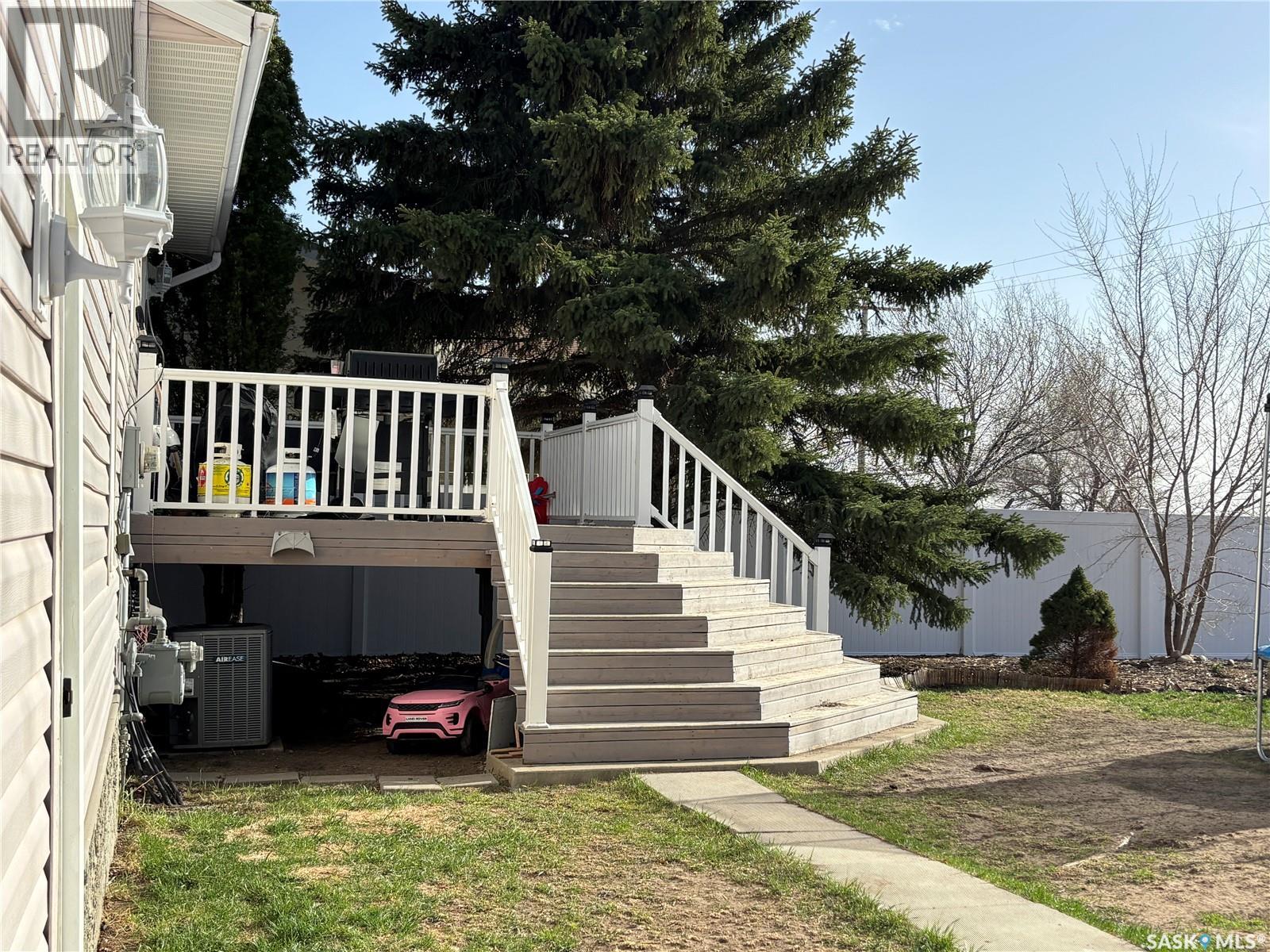 52 Harrigan Crescent, Maple Creek, Saskatchewan  S0N 1N0 - Photo 4 - SK033934