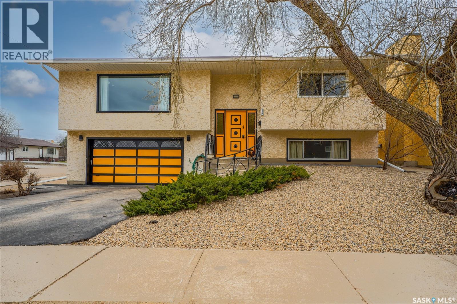 254 2nd AVENUE E, Gravelbourg, Saskatchewan