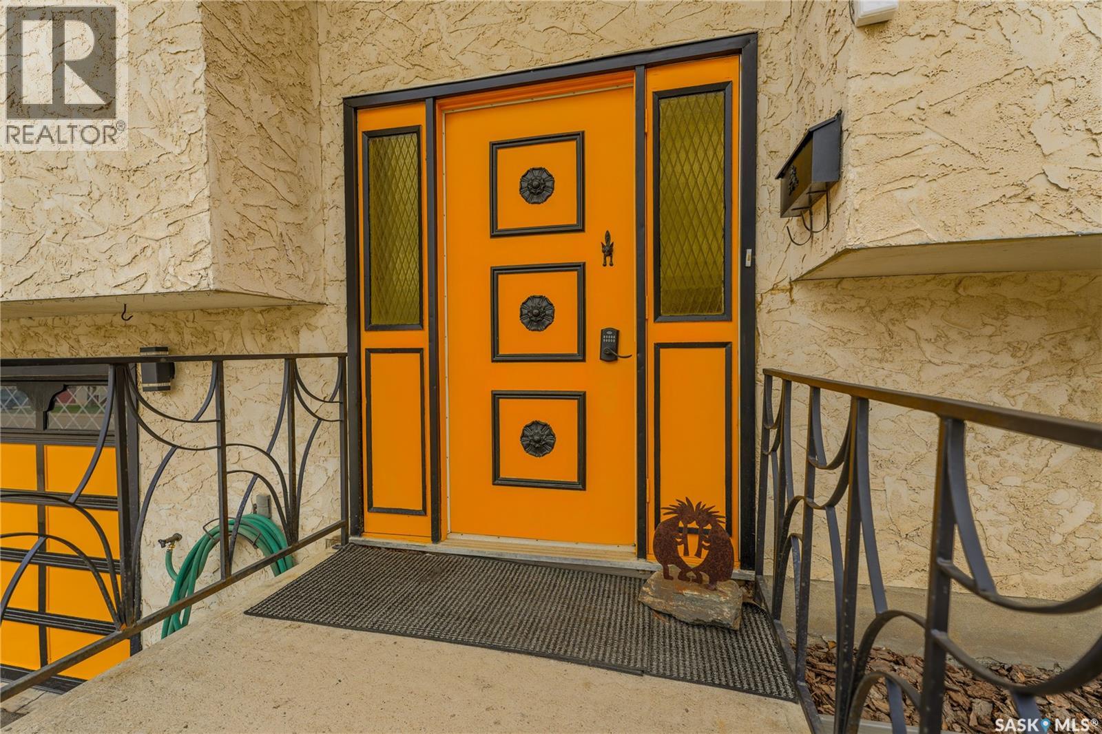 254 2nd Avenue E, Gravelbourg, Saskatchewan  S0H 1X0 - Photo 2 - SK033895