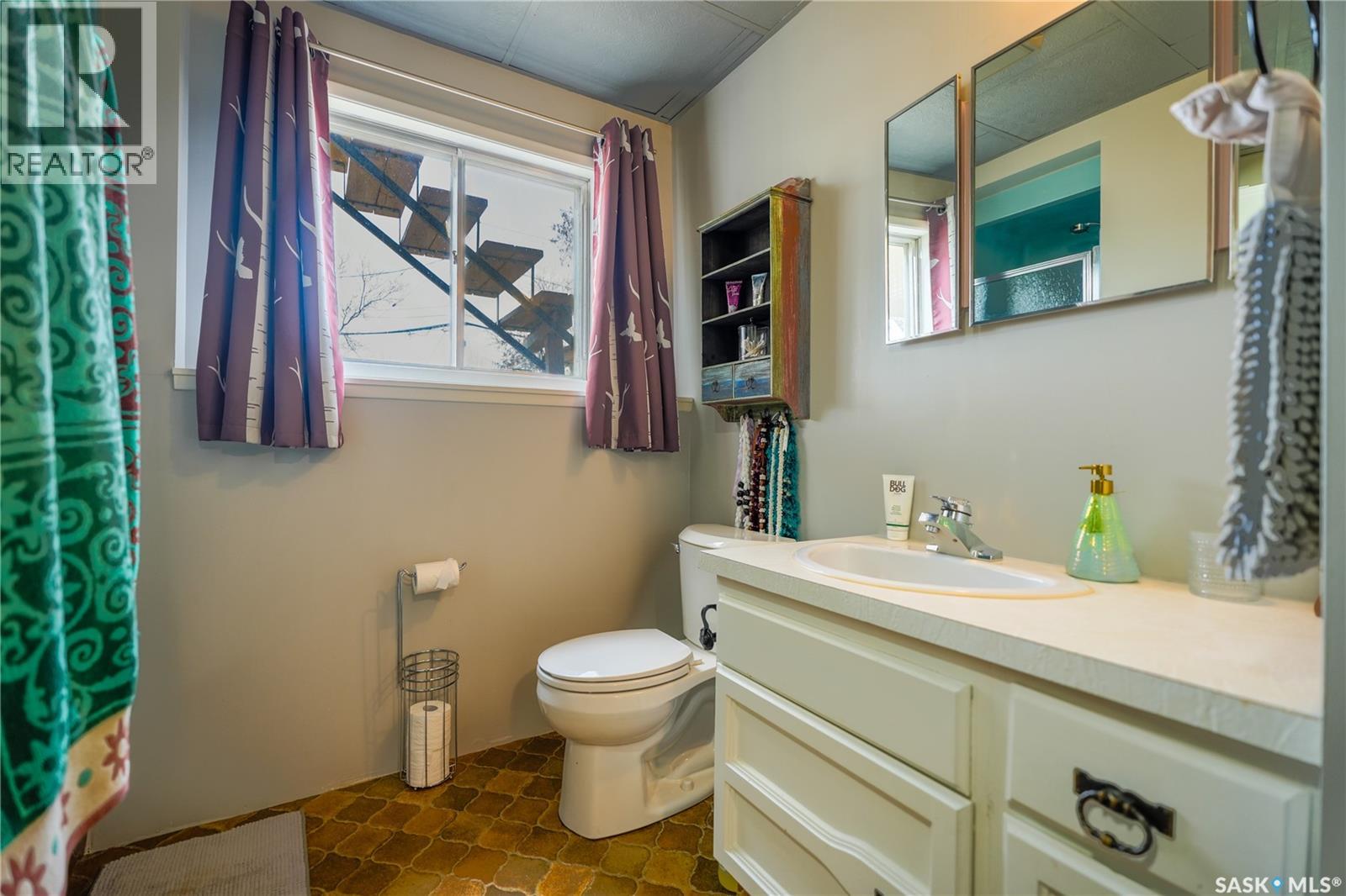 254 2nd Avenue E, Gravelbourg, Saskatchewan  S0H 1X0 - Photo 32 - SK033895