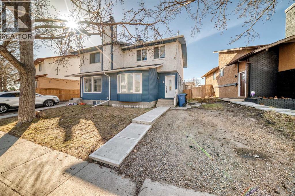 5 Falchurch Road Ne, Calgary, Alberta  T3J 1G6 - Photo 2 - A2304417