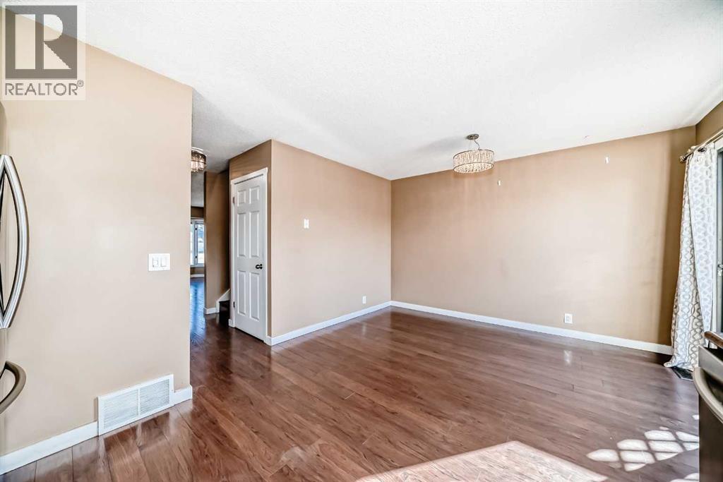 5 Falchurch Road Ne, Calgary, Alberta  T3J 1G6 - Photo 8 - A2304417