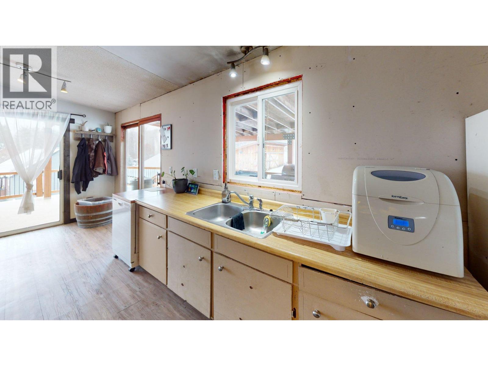 4219 Casino Road, Trail, British Columbia  V1R 4X3 - Photo 12 - 10373846