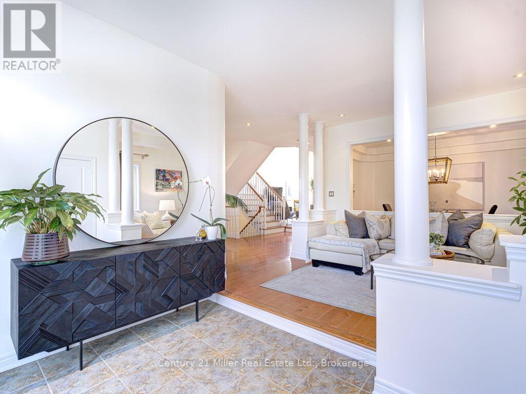 2301 Hertfordshire Way, Oakville, Ontario  L6H 7M5 - Photo 5 - W13043696