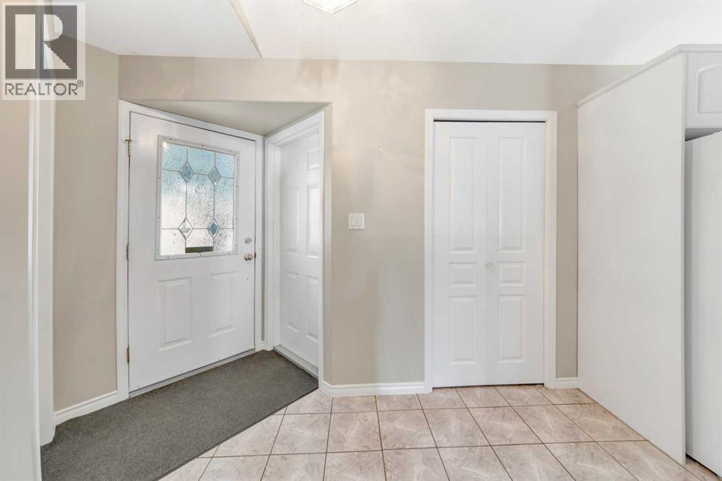 5318 46 Street, Lloydminster, Alberta  T9V 0E1 - Photo 3 - A2303755