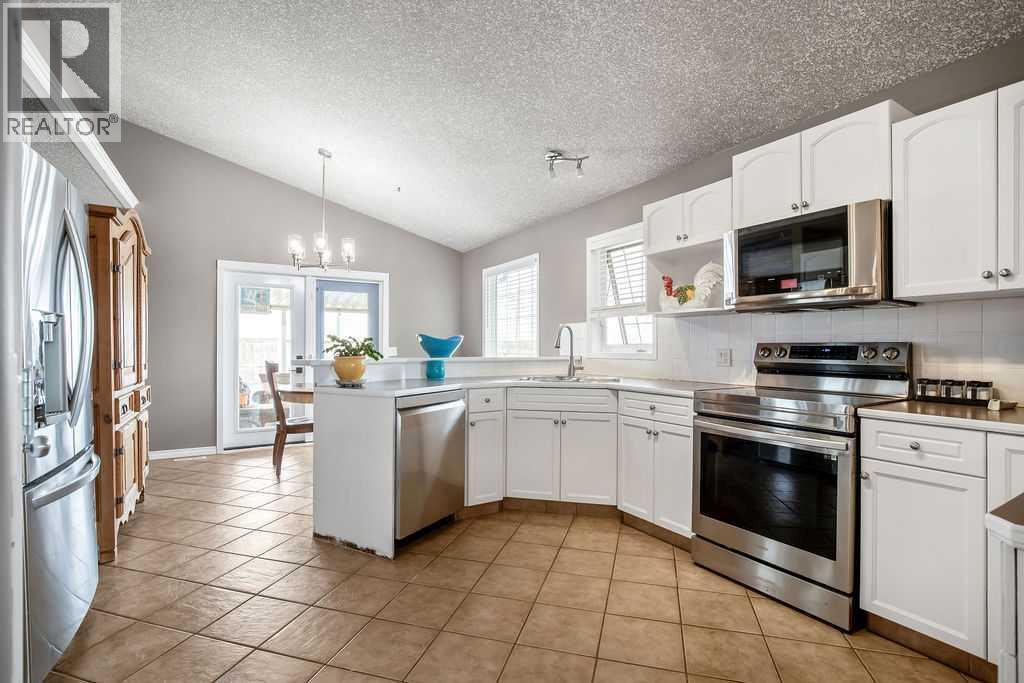 402 Highwood Village Place Nw, High River, Alberta  T1V 1W1 - Photo 5 - A2303123