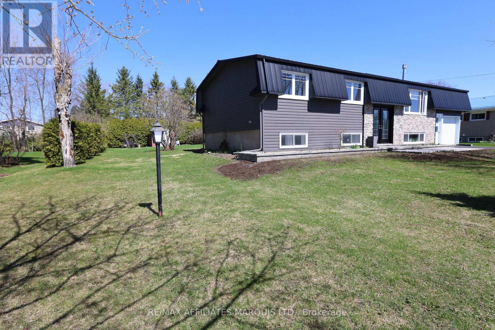 20391 Park Crescent, South Glengarry, Ontario  K0C 1L0 - Photo 3 - X12836702