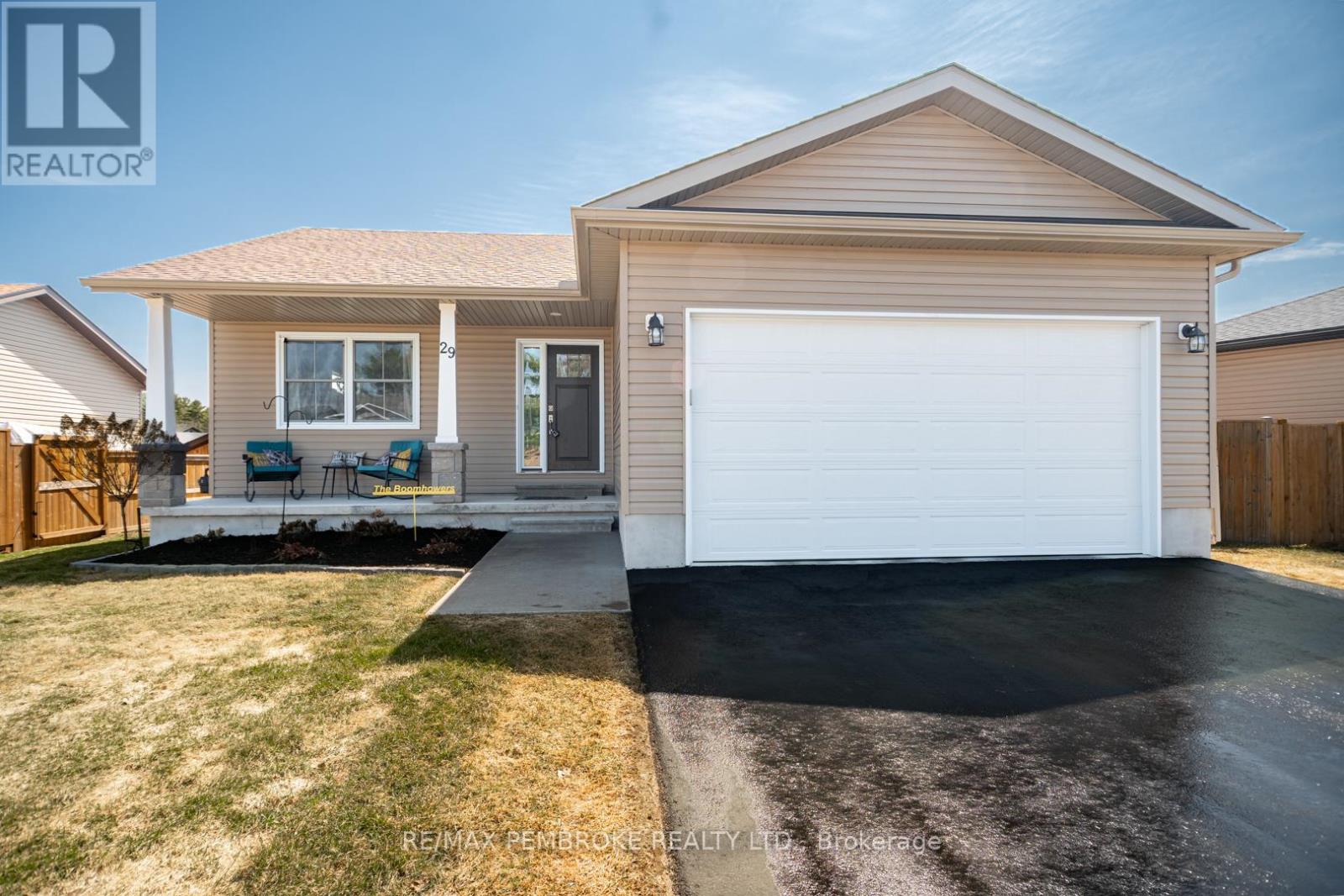 29 TERRANCE DRIVE, Petawawa, Ontario