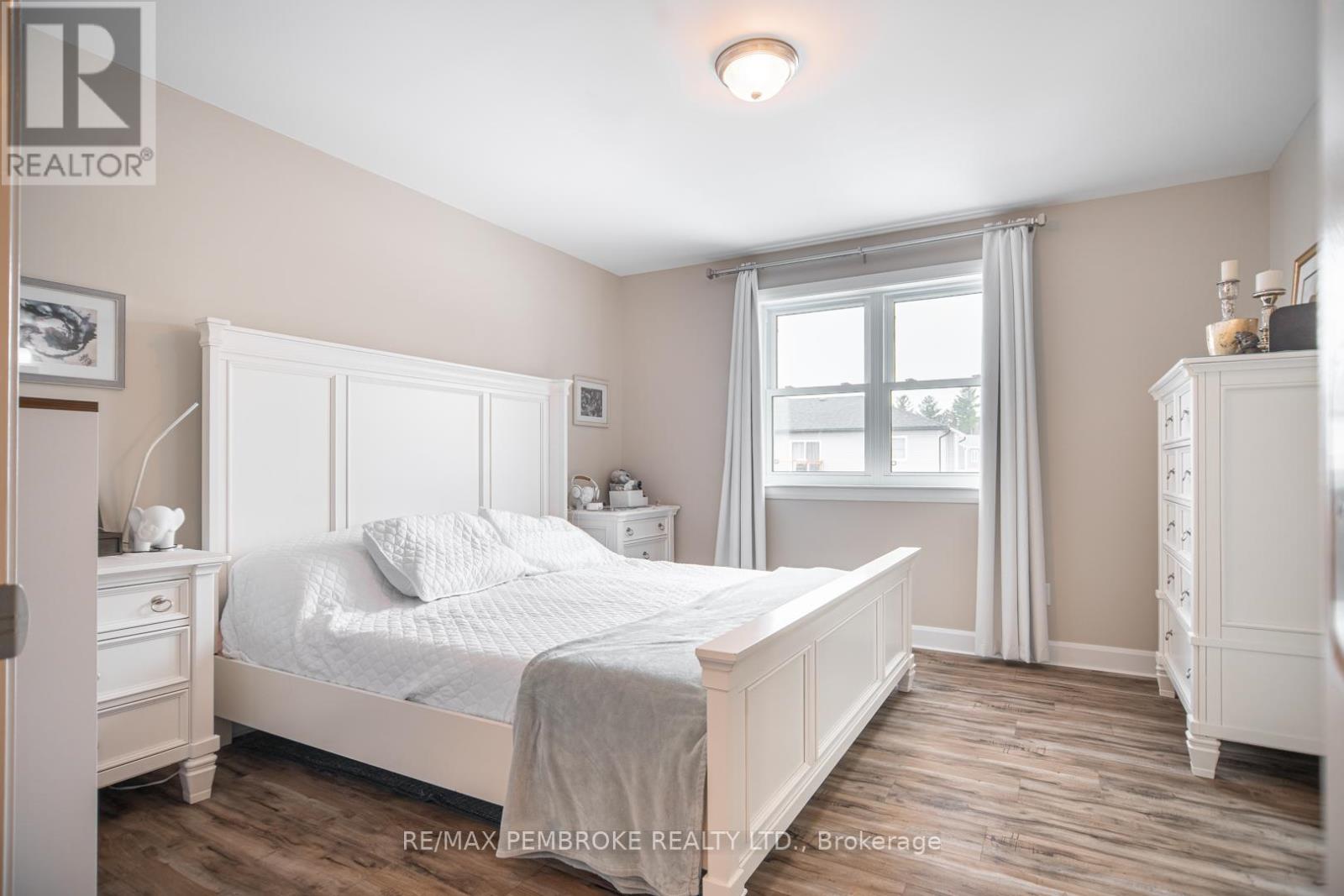 29 Terrance Drive, Petawawa, Ontario  K8H 0H3 - Photo 17 - X12986484