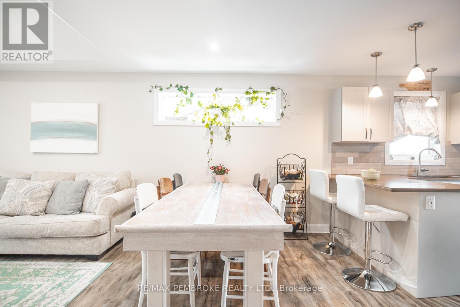 29 Terrance Drive, Petawawa, Ontario  K8H 0H3 - Photo 16 - X12986484