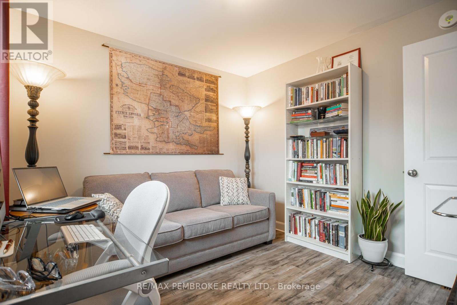 29 Terrance Drive, Petawawa, Ontario  K8H 0H3 - Photo 24 - X12986484