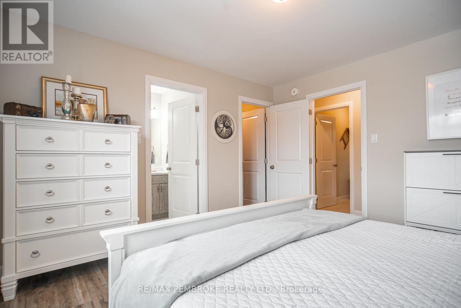 29 Terrance Drive, Petawawa, Ontario  K8H 0H3 - Photo 18 - X12986484