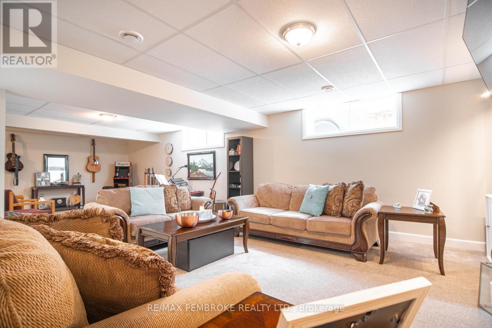 29 Terrance Drive, Petawawa, Ontario  K8H 0H3 - Photo 32 - X12986484