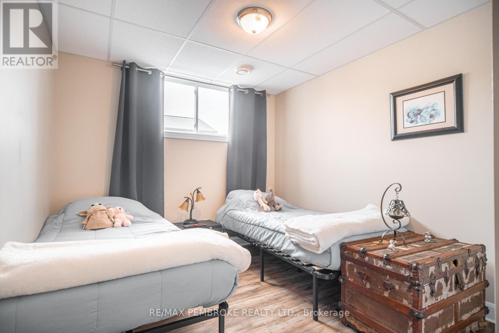 29 Terrance Drive, Petawawa, Ontario  K8H 0H3 - Photo 33 - X12986484