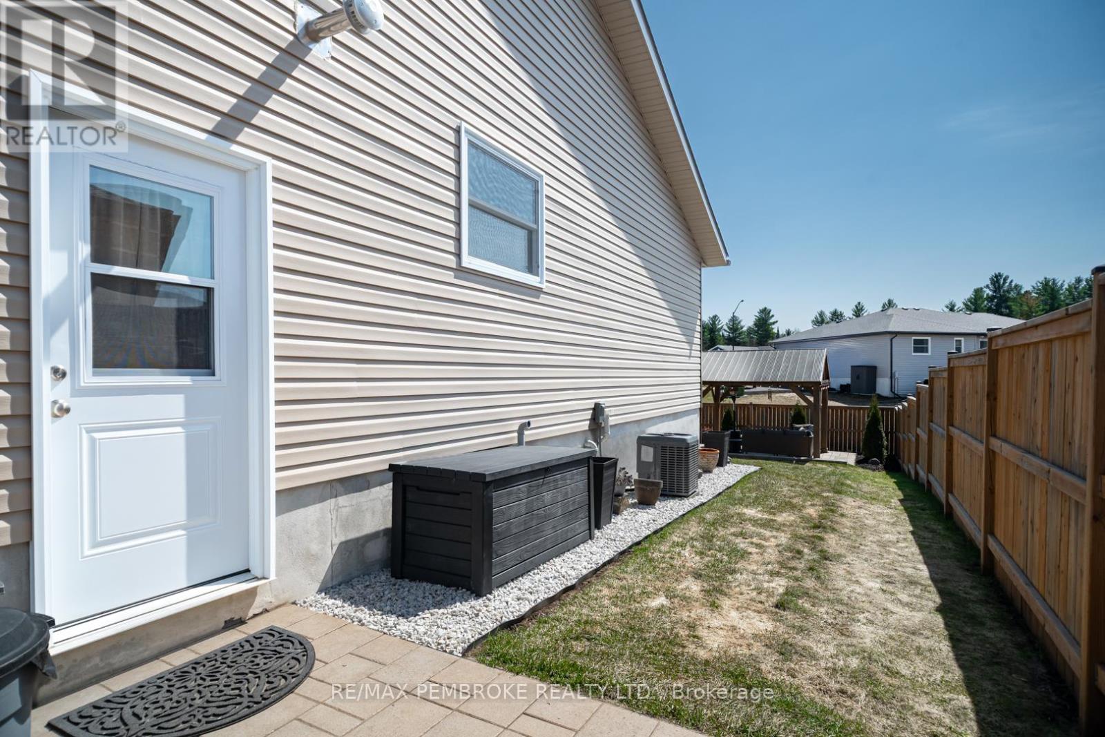 29 Terrance Drive, Petawawa, Ontario  K8H 0H3 - Photo 41 - X12986484