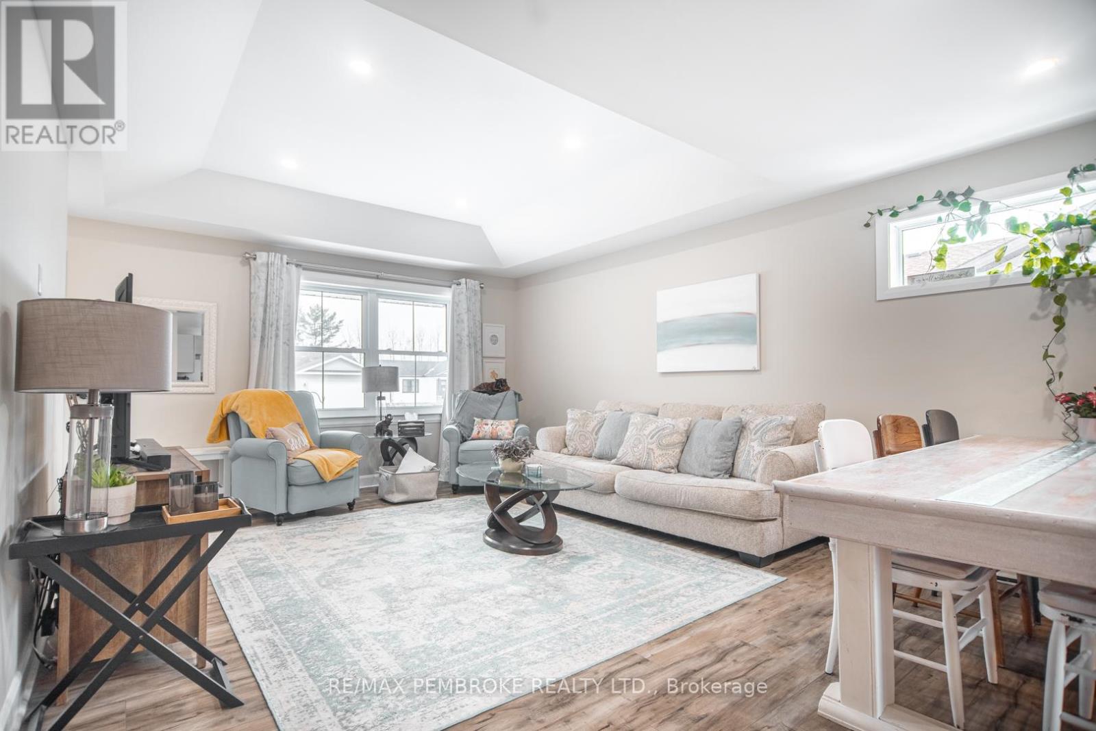 29 Terrance Drive, Petawawa, Ontario  K8H 0H3 - Photo 9 - X12986484