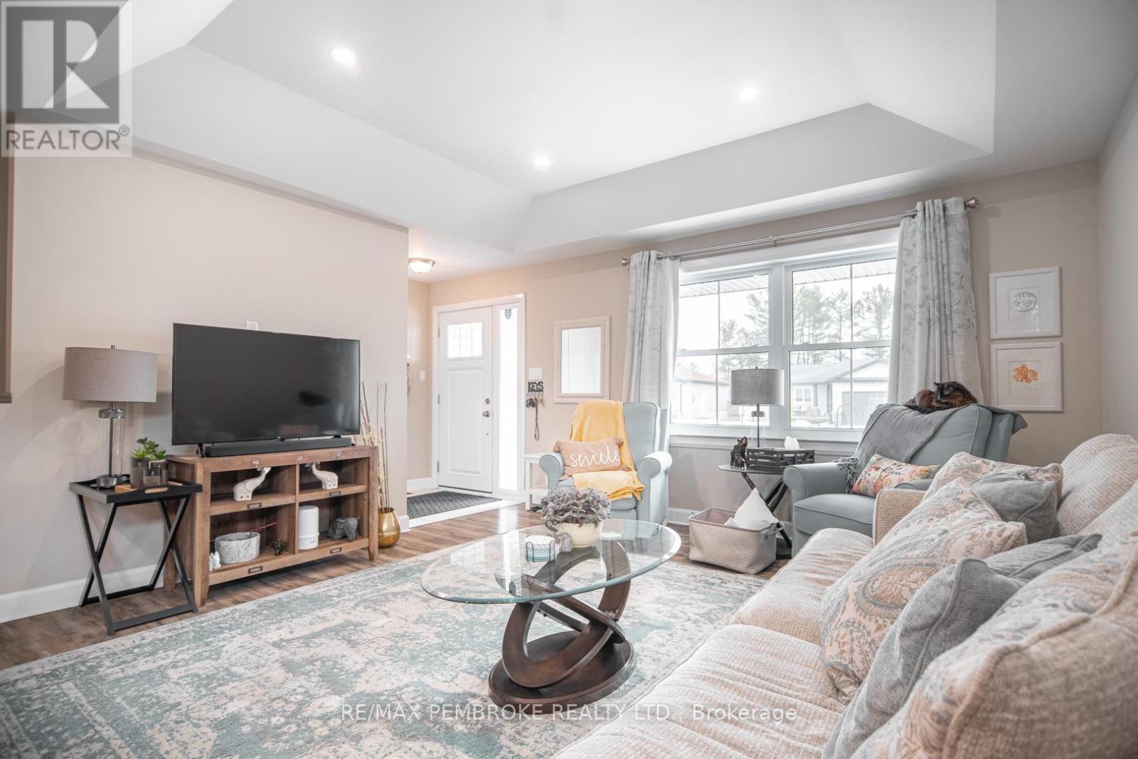 29 Terrance Drive, Petawawa, Ontario  K8H 0H3 - Photo 7 - X12986484