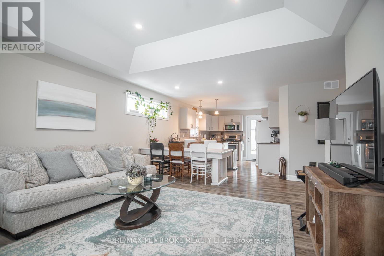 29 Terrance Drive, Petawawa, Ontario  K8H 0H3 - Photo 8 - X12986484